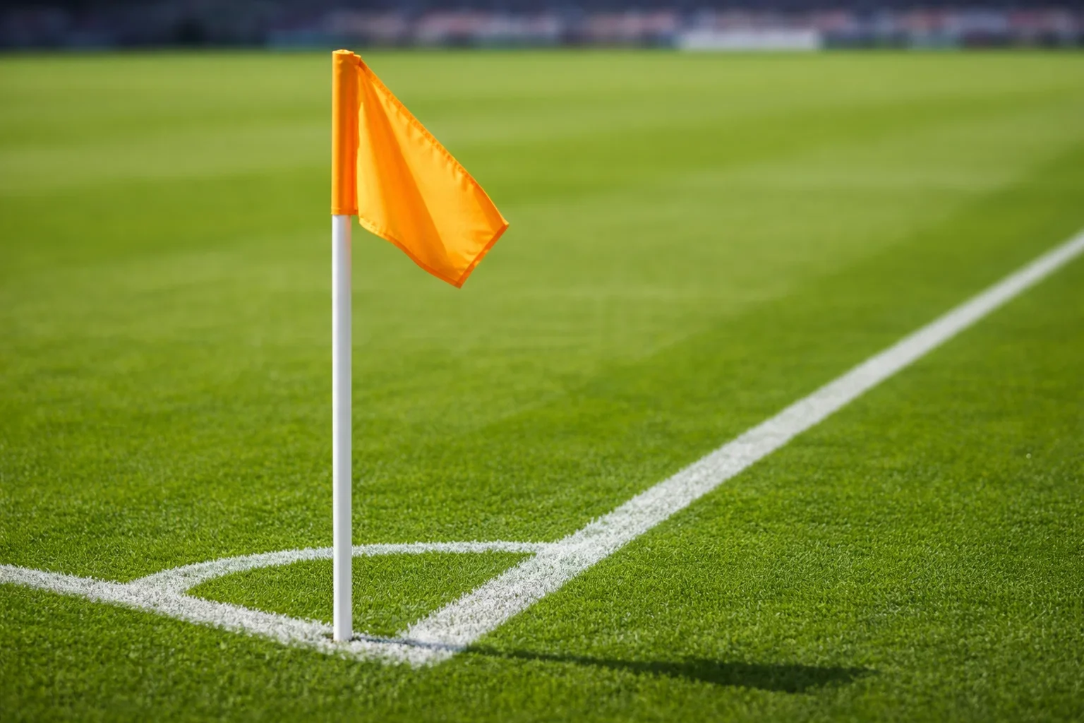Banderín de córner en esquina del campo de fútbol